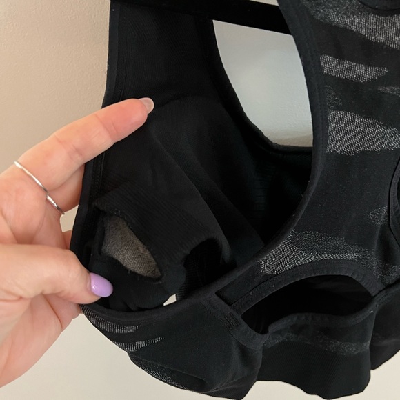 New balance sports bra - Picture 2 of 4